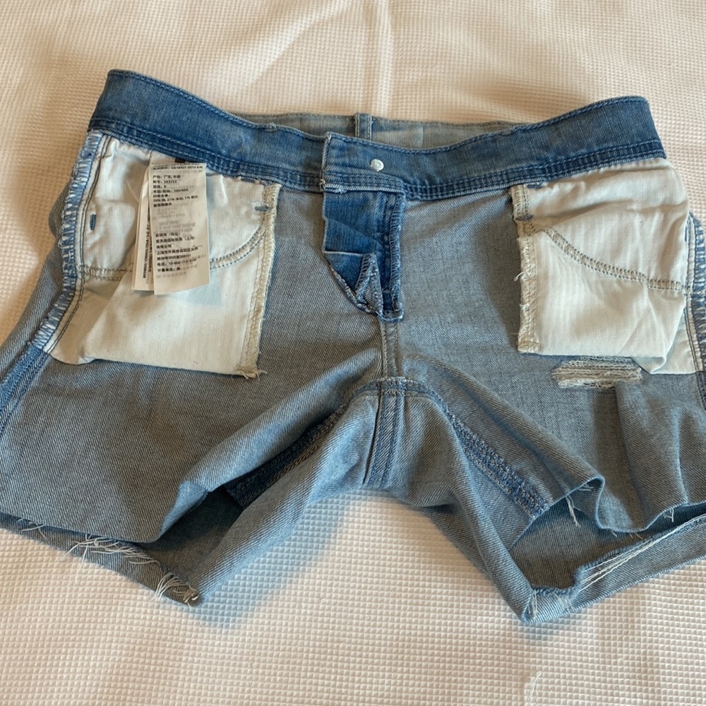 Hollister Midi Jeans Shorts Size 0 W 24 Distressed light wash - Picture 11 of 12